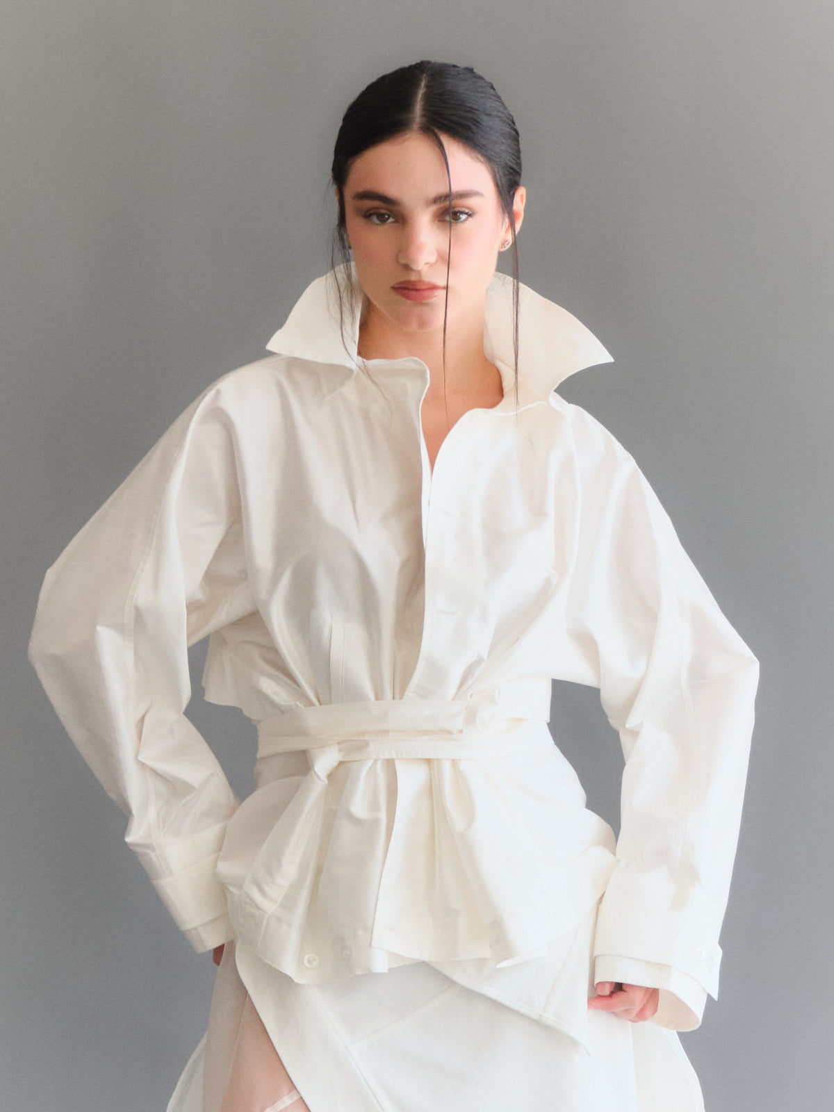 flip to form shirt - white