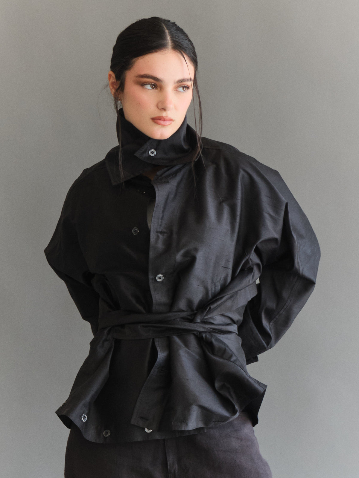 flip to form shirt - black